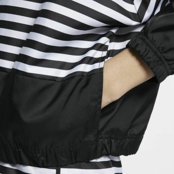 NWT NIKE LOOSE ACTIVEWEAR JACKET - Picture 4 of 7